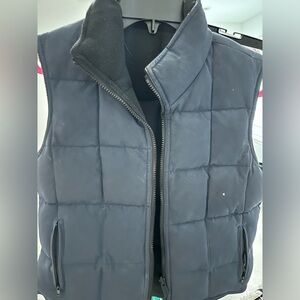 Reversible puffer vest